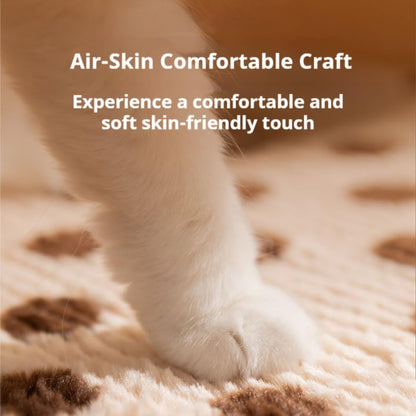 Close-up of pet paw on Air-Skin Comfort pet bed – a gentle solution to eliminate pet discomfort from rough materials, offering a soft, skin-friendly surface that your cat or dog will love to lounge on daily.