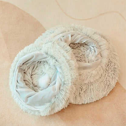 Detachable cat bed tunnel with plush and satin layers – a practical solution to eliminate cleaning stress, fully machine washable to keep your cat’s bed fresh, clean, and odor-free.