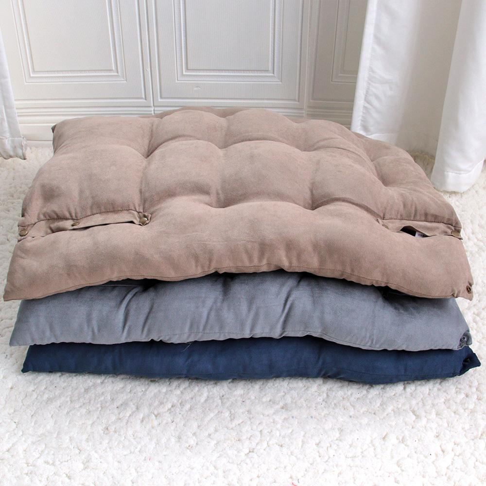 Stack of pet bed cushions in different colors – a flexible solution to address color coordination worries, letting you choose a pet bed that complements your home’s palette while keeping your pet comfortable.