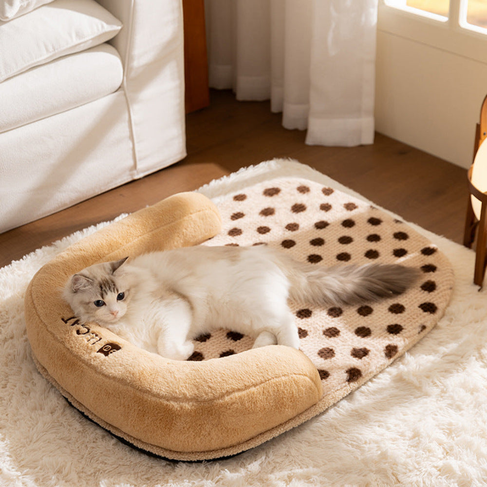 Polka dot U-shaped pet bed with a cat lounging comfortably – a stylish solution to end your pet’s discomfort, providing a cozy, supportive spot that blends with your home decor, ideal for cats and small dogs.